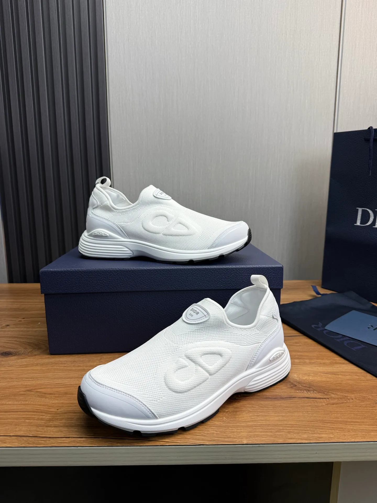 Men's shoes 💰580💰 Dior Dior B30 latest hot model shipped, original 1:1 manufacturing ▪️ Fabric: Original custom fly woven ▪️ Lining: Imported breathable mesh ▪️ Sole: Original molded non-slip outsole ▪️ Size: 38-45 (custom-made 45 non-returnable)